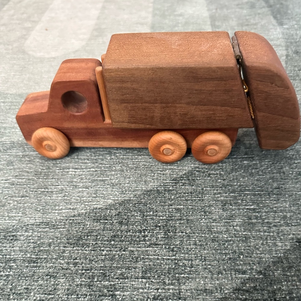 Vintage wood truck kids baby trash dump East Laurel woodcrafts dump truck trash